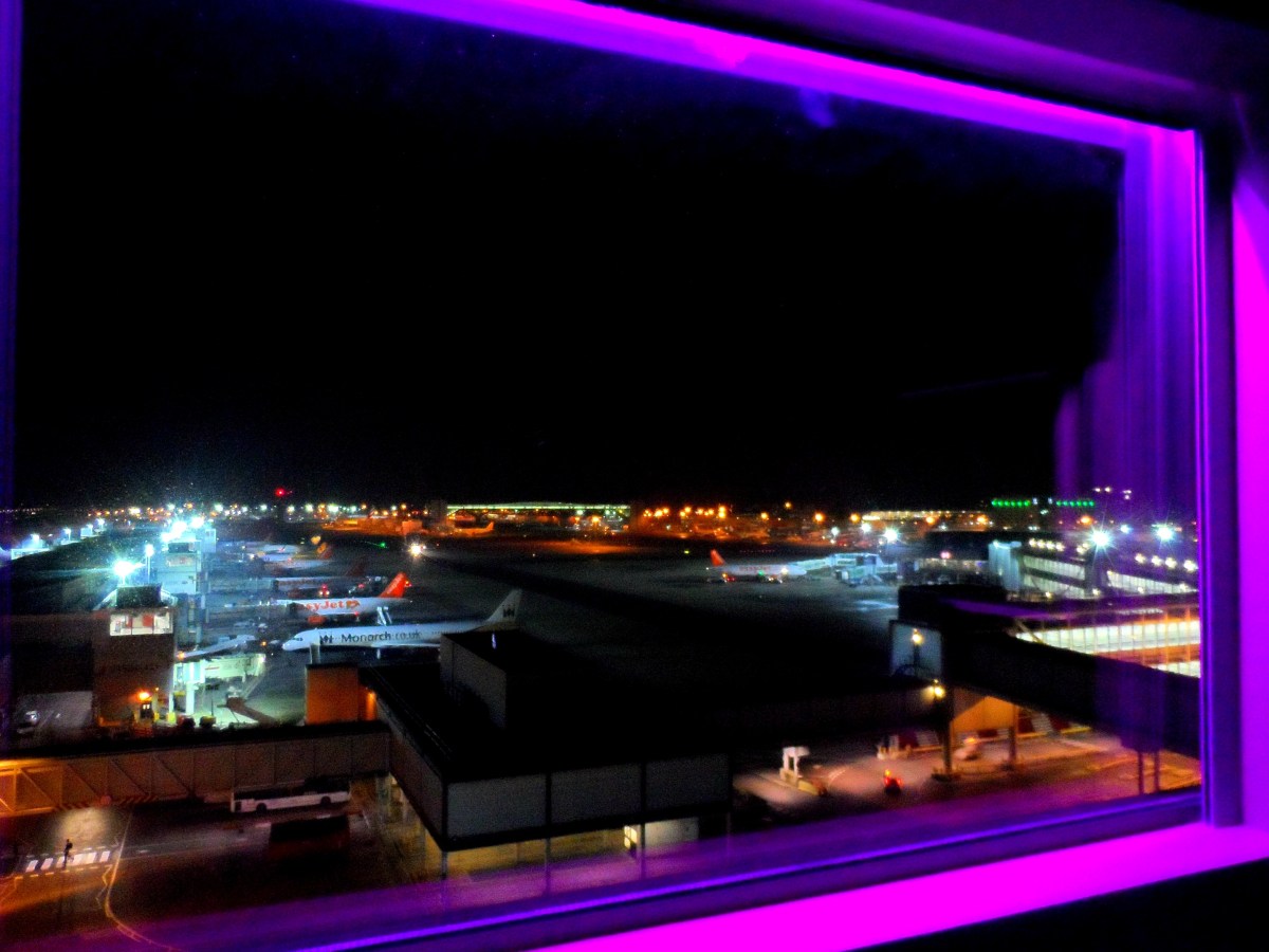 Bloc Hotel London Gatwick Airport runway view